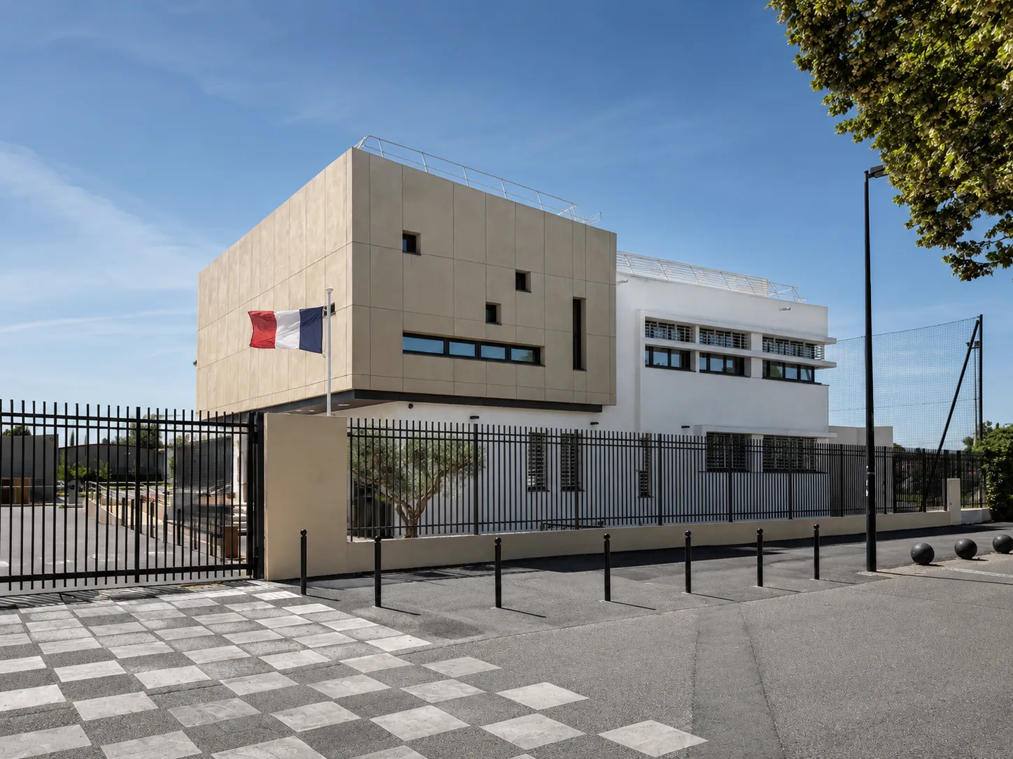 Vitrages de sécurité Poste de Police Avignon KDM Menuiserie