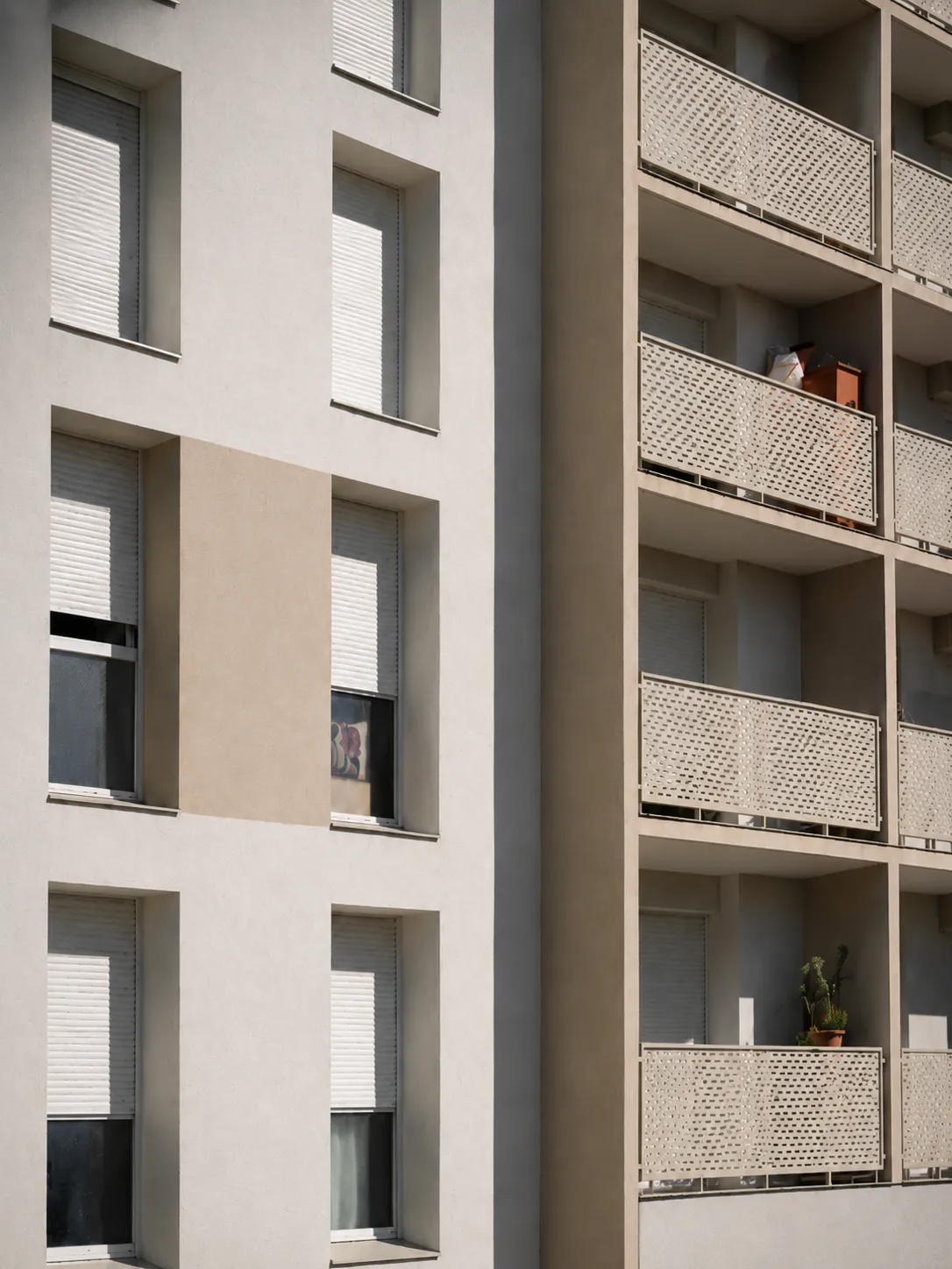 Solar protection, exterior joinery & railings Social housing
