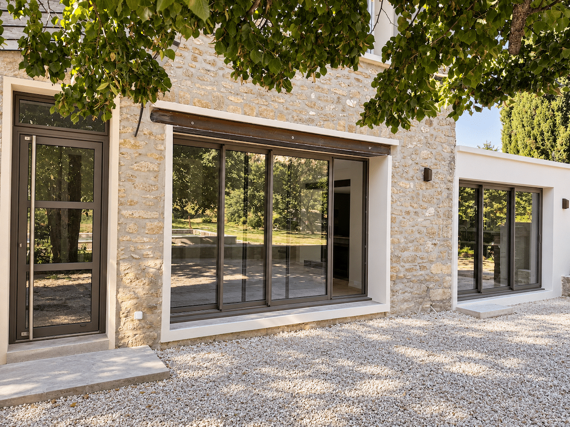 Rénovation d’un mas - Menuiseries aluminium à Vaison-la-Romaine